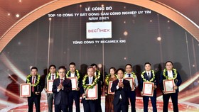 Đại diện Tổng Công ty Becamex IDC tại lễ vinh danh