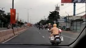 Trung úy CSGT Bình Dương mở đường cho xe chở sản phụ từ Bình Dương đi TPHCM cấp cứu