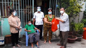 Hàng tỷ đồng hỗ trợ bà con, công nhân trong vùng phong tỏa