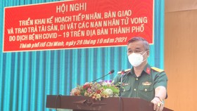 Bộ Tư lệnh TPHCM bàn giao tài sản, di vật của người mất vì dịch Covid-19 cho thân nhân