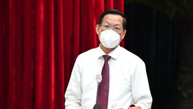 Chủ tịch UBND TPHCM Phan Văn Mãi trả lời chất vấn của các đại biểu. Ảnh: VIỆT DŨNG