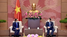 Chủ tịch Quốc hội Vương Đình Huệ tiếp Đại sứ Campuchia Chay Navuth, Đại sứ Nhật Bản Yamada Takio