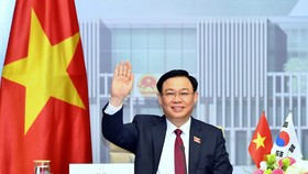 Chủ tịch Quốc hội Vương Đình Huệ tại cuộc hội đàm trực tuyến với Chủ tịch Quốc hội Hàn Quốc Park Byeong Seug. Ảnh: VIẾT CHUNG