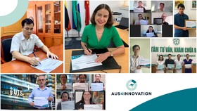 Trao chứng nhận tài trợ cho các dự án. Ảnh: ĐSQ Australia