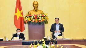 Chủ tịch Quốc hội Vương Đình Huệ và Phó chủ tịch Quốc hội Nguyễn Đức Hải chủ trì cuộc làm việc với Thường trực Ủy ban Kinh tế và nhóm chuyên gia