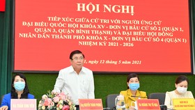 Các ứng cử viên tại hội nghị tiếp xúc cử tri quận 1. Ảnh: VIỆT DŨNG