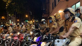 CSGT TPHCM ra quân trong đợt cao điểm. Ảnh: CHÍ THẠCH