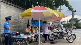 Chốt, trạm kiểm soát phòng, chống dịch Covid-19 ra vào TPHCM hoạt động cả thứ bảy, chủ nhật. Ảnh: CHÍ THẠCH