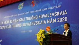 Nguyên Phó Chủ tịch nước Nguyễn Thị Doan tại lễ trao giải thưởng Kovalevscaia