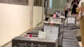 Những kiện hàng gắn giấy ghi "Bộ trưởng Bộ GTVT"