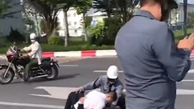 Kỷ luật cảnh cáo đại úy công an “thờ ơ” khi để tài xế taxi vật lộn với tên cướp