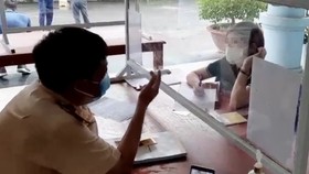 Nữ tài xế H. tại cơ quan công an