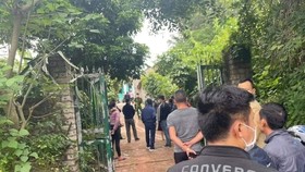 Công an truy tìm kẻ sát hại cha mẹ đẻ và em gái