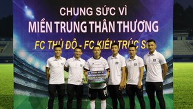 HLV Nguyễn Bảo Quân và các cầu thủ Thái Sơn Nam đến với sự kiện