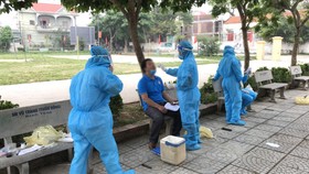 Nghệ An, Thanh Hóa: Cách ly 1.900 hộ dân, gần 2.000 học sinh, giáo viên