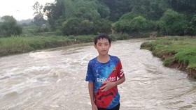Em Lục Đình Tâm và nơi xảy ra vụ việc. Ảnh: Đoàn xã Tân Thành
