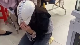 Công an vào cuộc vụ chủ cửa hàng hành hung, nhục mạ, cắt tóc, cắt áo nữ sinh trộm váy