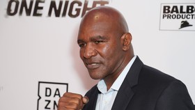 Holyfield sẽ đấu với McBride