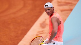 Nadal tập luyện ở La Caja Magica
