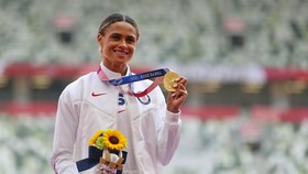 Sydney McLaughlin là điểm sáng nhất của điền kinh Mỹ với 2 tấm HCV