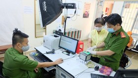 Residents of District 1 are completing the procedure for ID issuance. (Photo: SGGP)