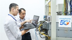 VinaPhone from VNPT Group is the first telecoms enterprise in Vietnam to pilot the 5G technology for commercial purposes. (Photo: SGGP)