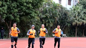Các trọng tài trong bài kiểm tra thể lực
