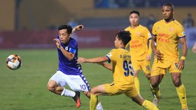 Văn Quyết vẫn đang là "ngòi nổ" của Hà Nội FC
