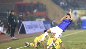 Hà Nội FC bất ngờ gục ngã với 3 bàn trắng trên sân Thiên Trường. Ảnh: HNFC