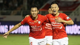 Huy Toàn lập công ở bàn mở tỷ số cho CLB TPHCM. Ảnh: DŨNG PHƯƠNG