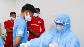 Các đội được đề xuất sớm tiêm vắc xin. Ảnh: VTFC