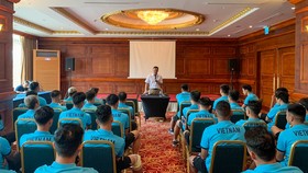 Lãnh đạo VFF gặp toàn đội vào ngày 8-5