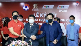 Đại diện VFF, Sabeco và VTVcab tại lễ ký kết