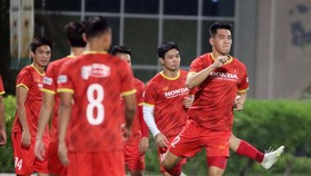 Tiến Linh kịp có mặt cùng đồng đội ở ngày đầu hội quân