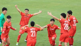 Các bài tập trong những ngày đầu chủ yếu mang tính vận động, dự kiến vào tuần sau BHL sẽ rèn các mảng, miếng chiến thuật