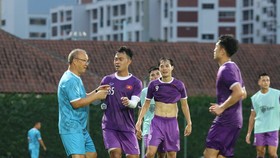 Đội tuyển Việt Nam trong buổi tập chiều 2-12