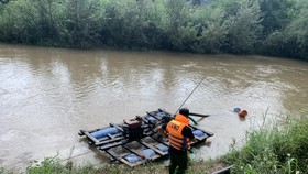 Gia Lai: 3 cha con nghi bị nước lũ cuốn trôi