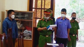 Công an thực hiện lệnh bắt tạm giam