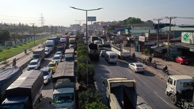 Auxiliary constructions, railroads to relieve traffic jams on highway