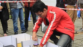 Sinh viên khoa Khoa học Công nghệ tiên tiến (FAST) trường Đại học Bách khoa Đà Nẵng với cuộc thi “Robot Dò Mê Cung- Maze Runner Robot Race”