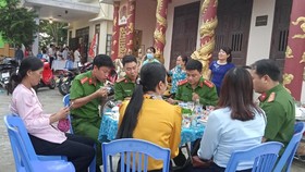 Những bữa cơm nóng ấm như thế này thật ý nghĩa với các chiến sĩ, tạo thêm động lực giúp họ hoàn thành tốt nhiệm vụ