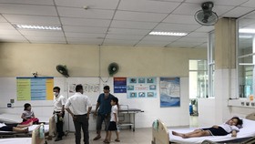 Biểu hiện chung của các em là khó thở, ngứa