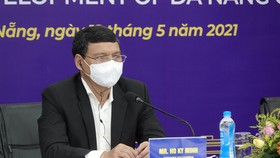 Ông Hồ Kỳ Minh, Phó Chủ tịch Thường trực UBND TP Đà Nẵng chủ trì hội thảo tại đầu cầu Đà Nẵng