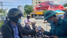 Linh hoạt cấp giấy đi đường sớm cho người dân