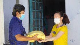 Hỗ trợ kịp thời cho người dân lúc khó khăn