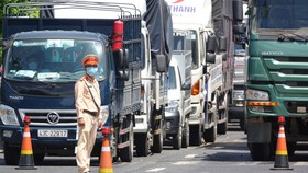 Trạm kiểm soát dịch quốc lộ 1A thuộc xã Hòa Phước (huyện Hòa Vang, TP Đà Nẵng) là chốt trọng điểm, đón đầu các phương tiện từ phía Nam vào TP Đà Nẵng