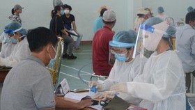 Điểm tiêm vaccine tại Trường Tiểu học Tô Vĩnh Diện (phường Nại Hiên Đông, quận Sơn Trà, TP Đà Nẵng)
