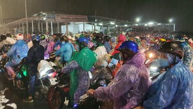 Ấm áp nghĩa tình đồng bào trên hành trình hồi hương