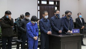Các bị cáo tại tòa. Ảnh: UYÊN TRANG