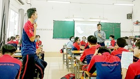Học sinh Trường THPT Bùi Thị Xuân (quận 1) trong giờ học về kỹ năng sống